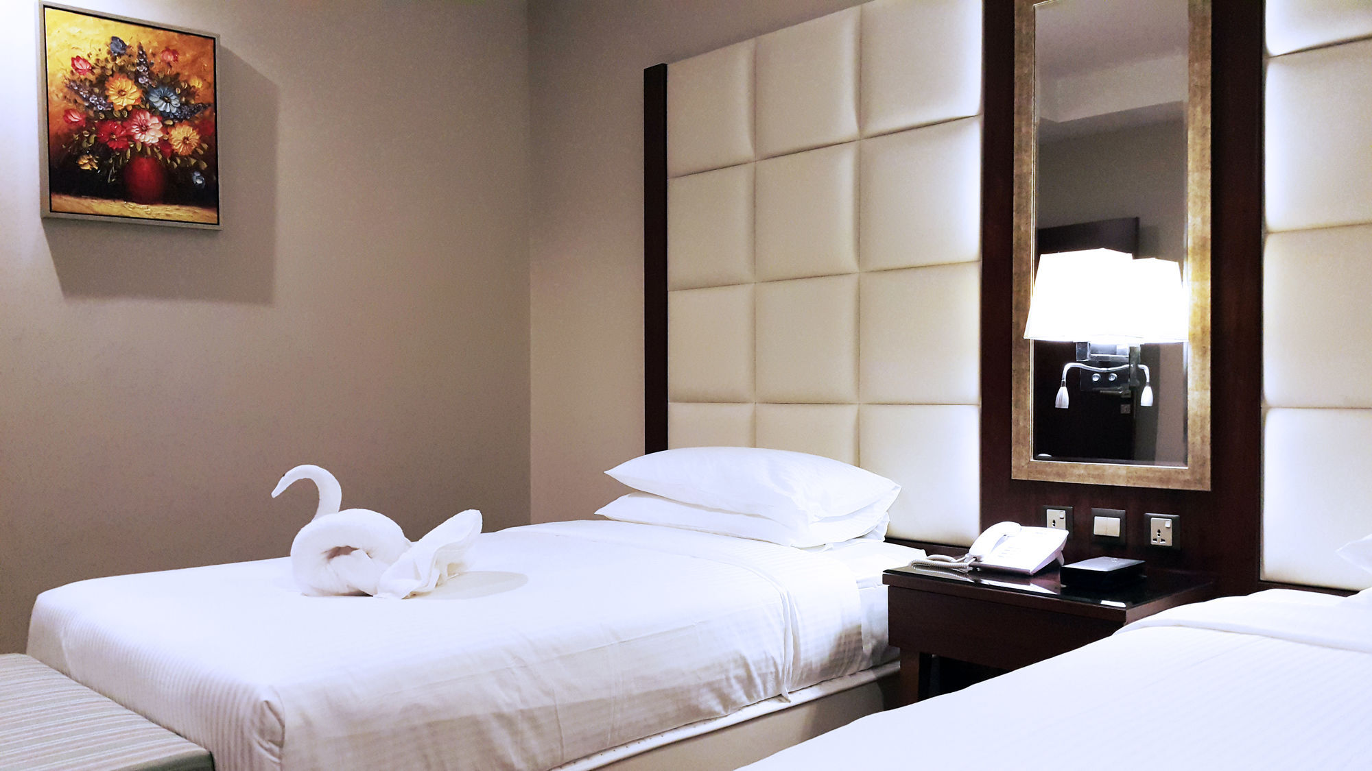 Western Lamar Hotel 4*